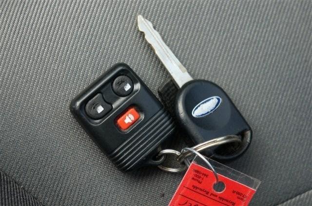 Ford Escape 2005 photo 2