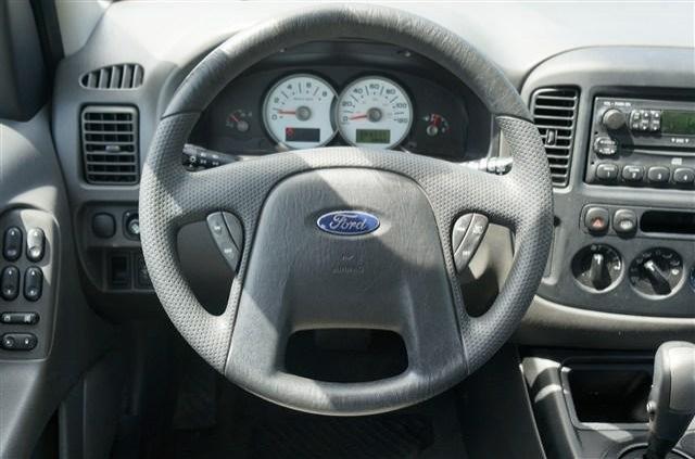 Ford Escape 2005 photo 34