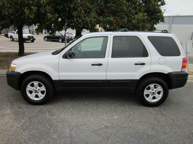 Ford Escape 2005 photo 2