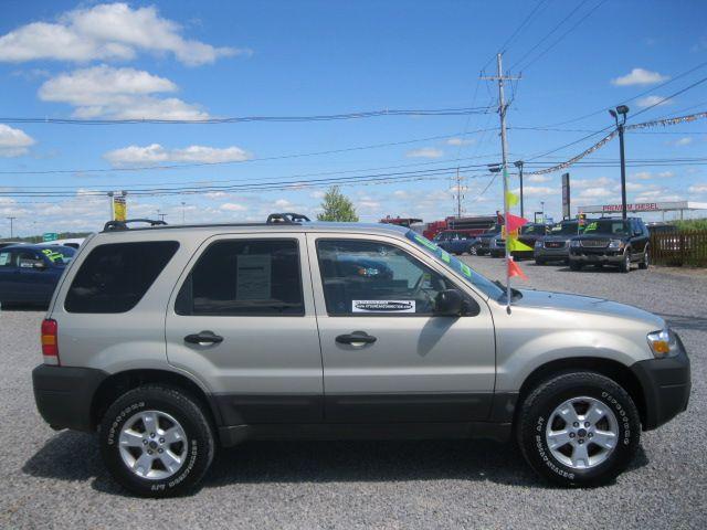 Ford Escape 2005 photo 2