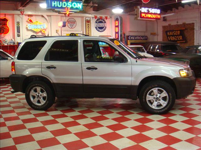 Ford Escape 2005 photo 1