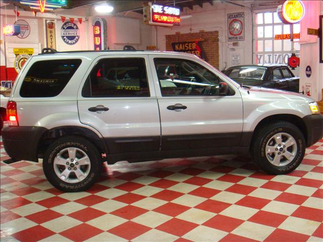 Ford Escape 2005 photo 2