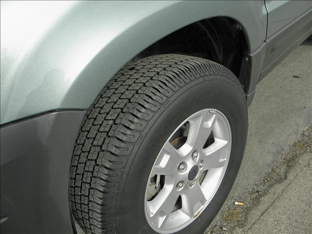 Ford Escape 2006 photo 2