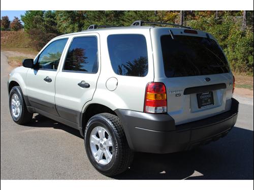 Ford Escape 2006 photo 2
