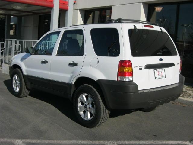 Ford Escape 2006 photo 2