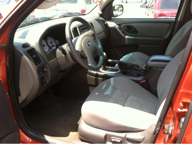Ford Escape 2006 photo 2