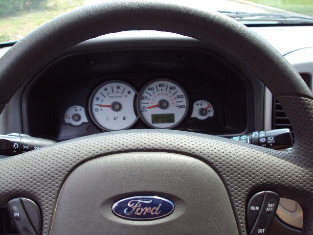 Ford Escape 2006 photo 2