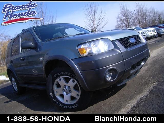 Ford Escape 4WD W/ Navires Sport Utility