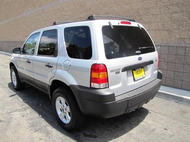 Ford Escape 2006 photo 2