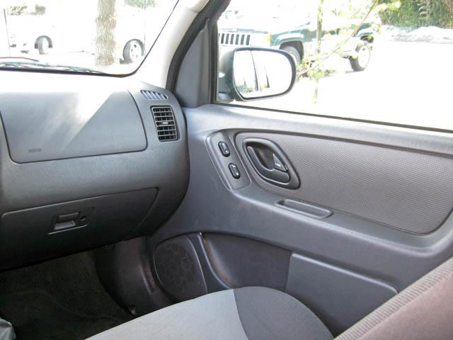 Ford Escape 2006 photo 2