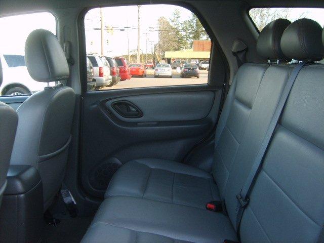 Ford Escape 2006 photo 2