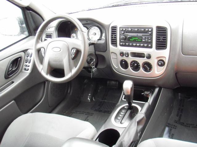 Ford Escape 2006 photo 2