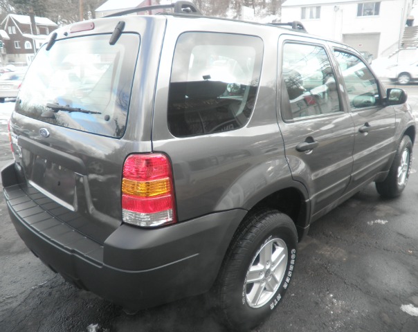 Ford Escape 2006 photo 2