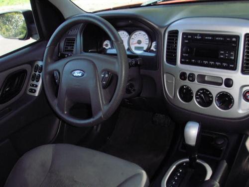 Ford Escape 2006 photo 2