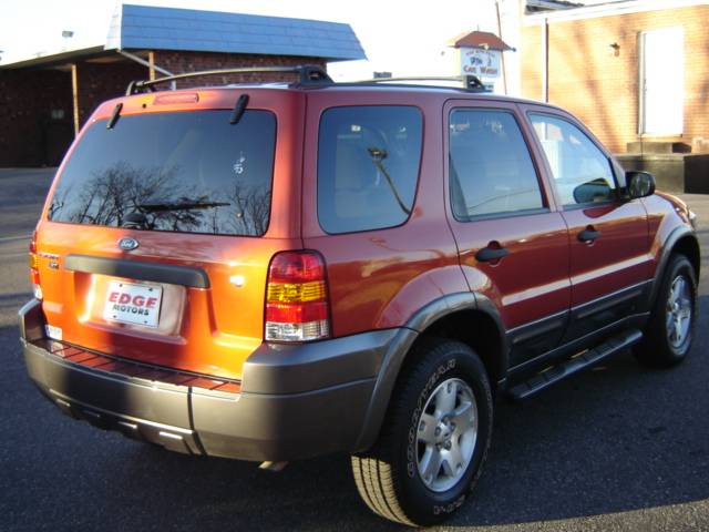 Ford Escape 2006 photo 2