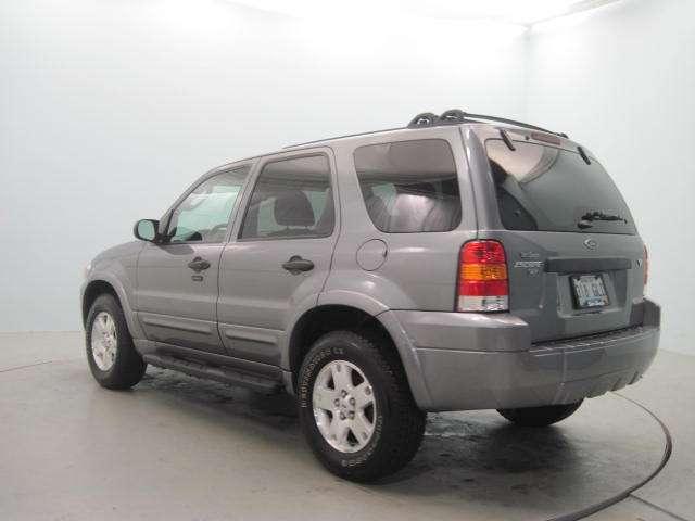 Ford Escape 2007 photo 2