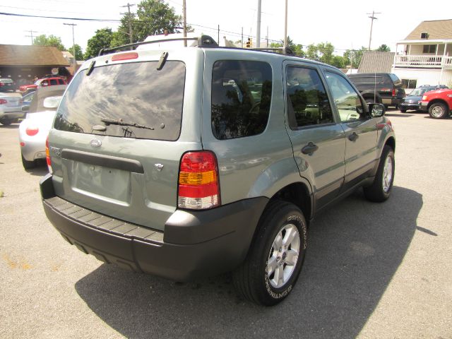 Ford Escape 2007 photo 2