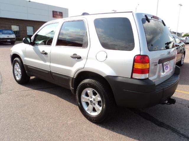 Ford Escape 2007 photo 2