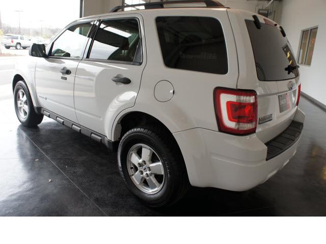Ford Escape 2008 photo 2