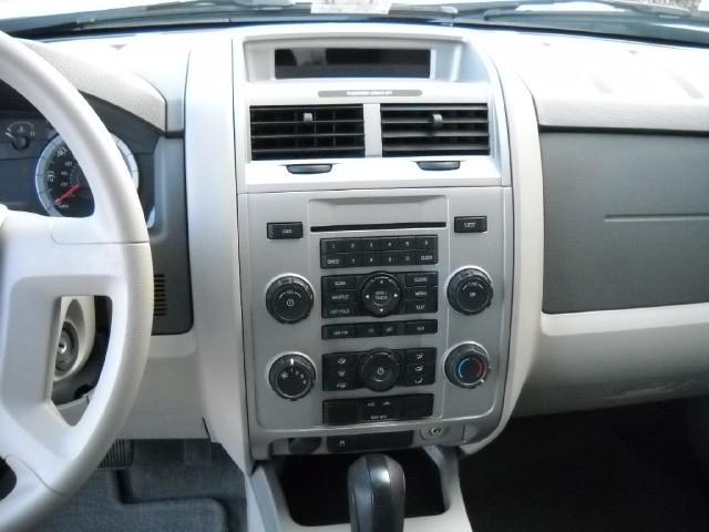 Ford Escape 2008 photo 2