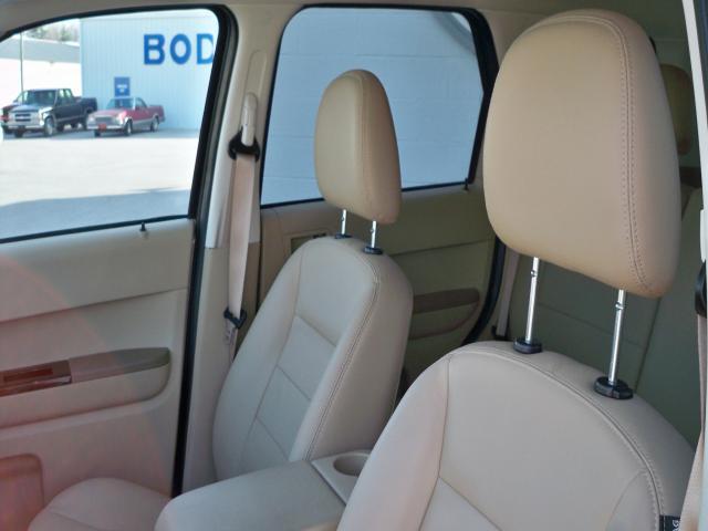 Ford Escape 2008 photo 2