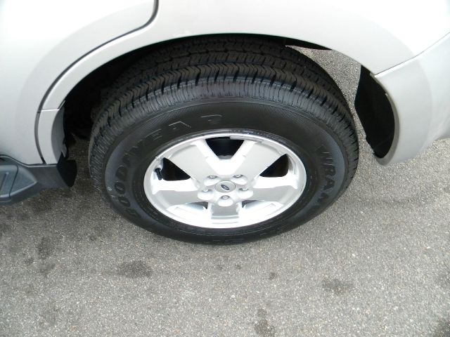 Ford Escape 2008 photo 17