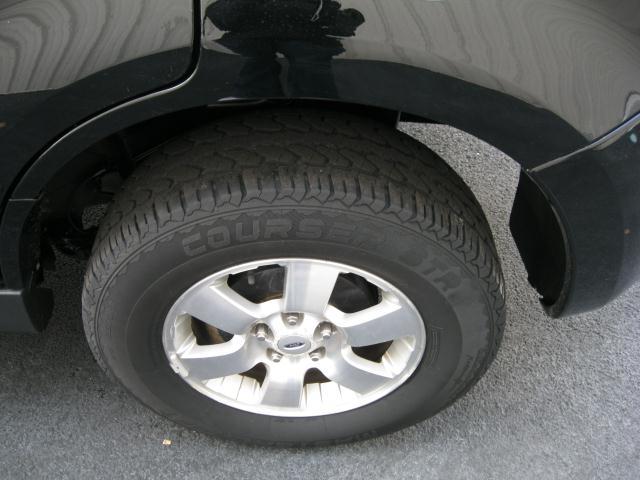Ford Escape 2008 photo 2