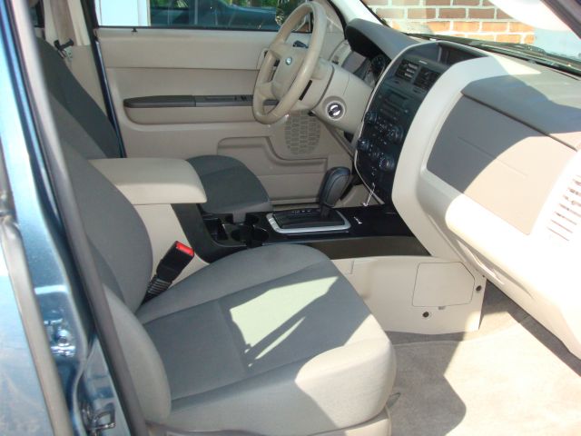 Ford Escape 2010 photo 2