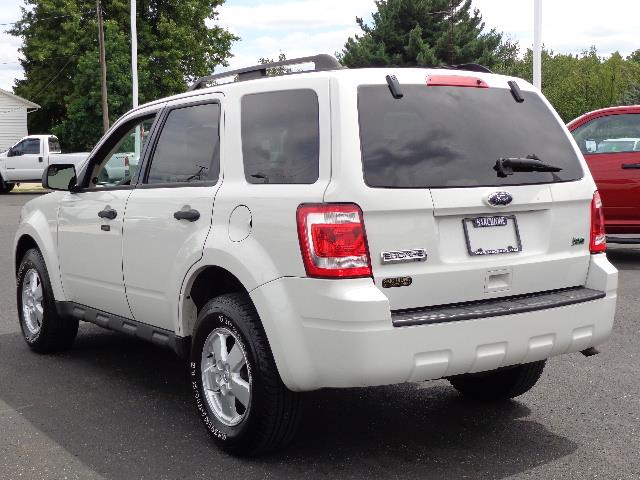 Ford Escape 2010 photo 1