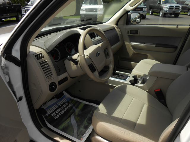 Ford Escape 2010 photo 2