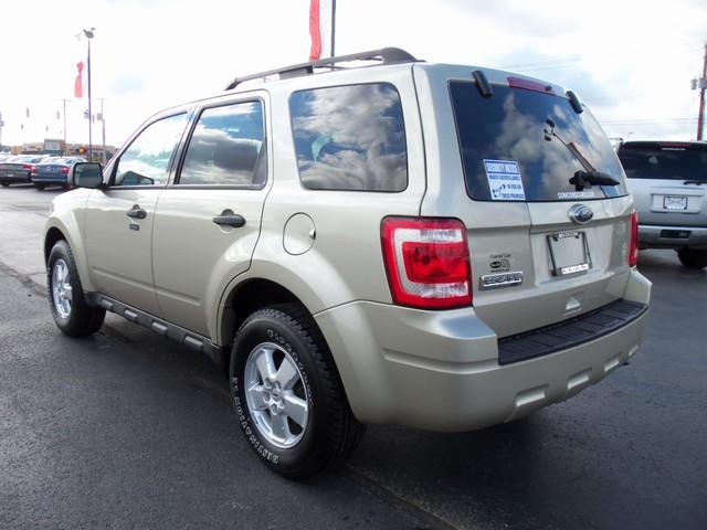 Ford Escape 2010 photo 2