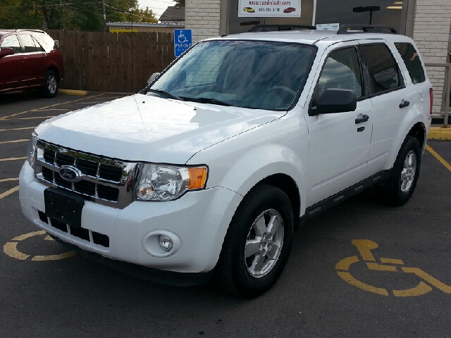 Ford Escape 2010 photo 2
