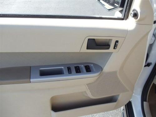 Ford Escape 2010 photo 3