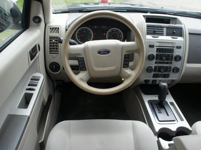 Ford Escape 2010 photo 1