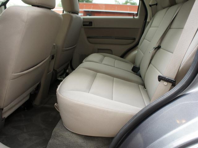 Ford Escape 2010 photo 2
