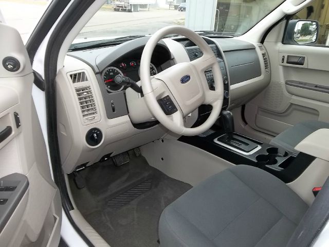 Ford Escape 2010 photo 2