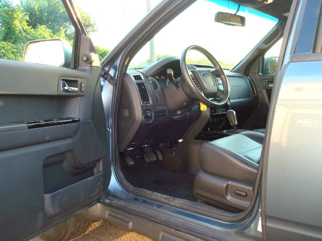 Ford Escape 2010 photo 2