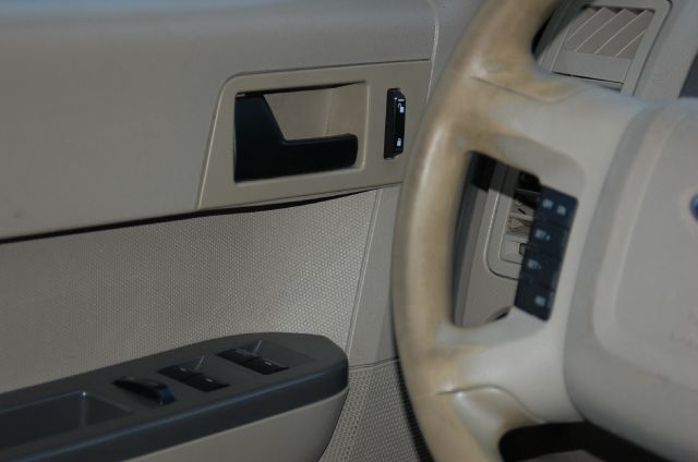 Ford Escape 2010 photo 1