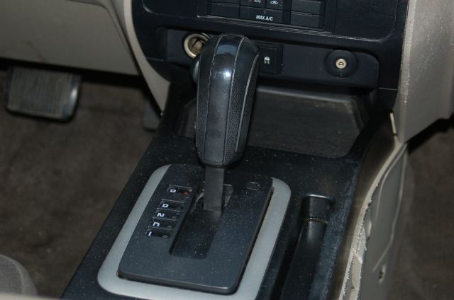 Ford Escape 2010 photo 18