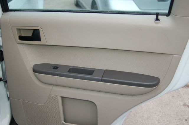 Ford Escape 2010 photo 2