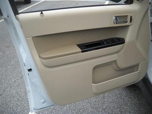 Ford Escape 2010 photo 2