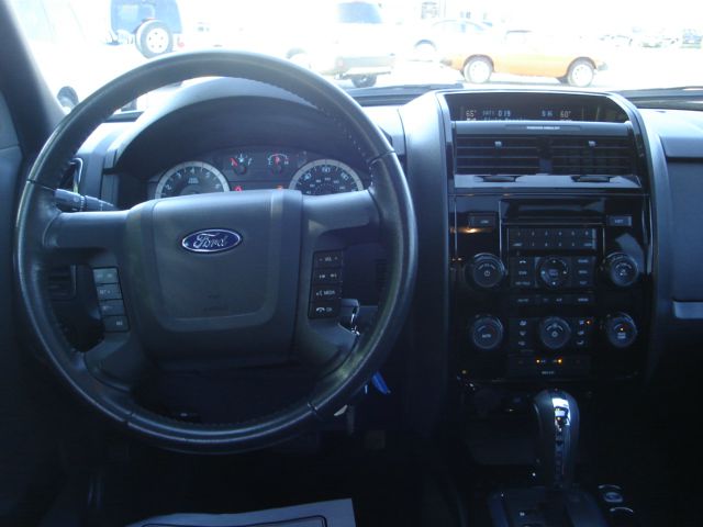 Ford Escape 2011 photo 1