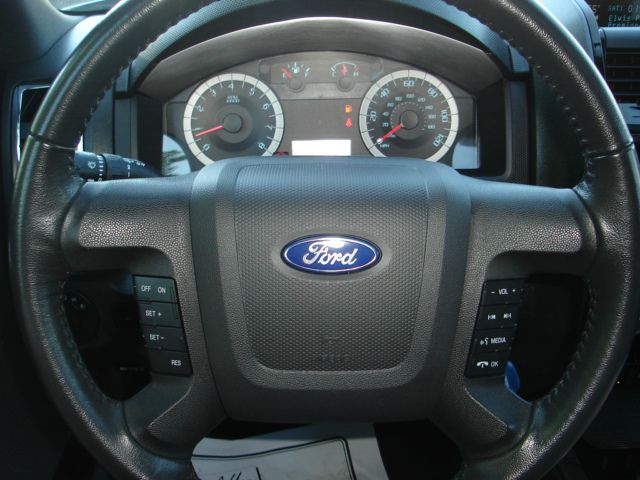 Ford Escape 2011 photo 16