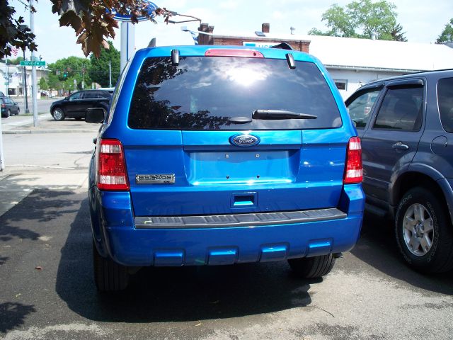 Ford Escape 2011 photo 2