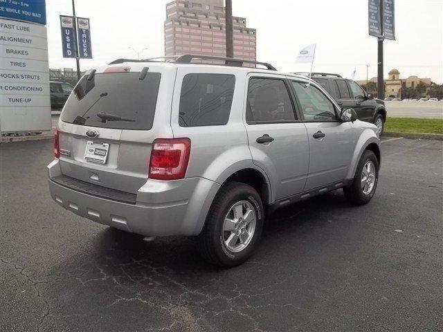 Ford Escape 2011 photo 2