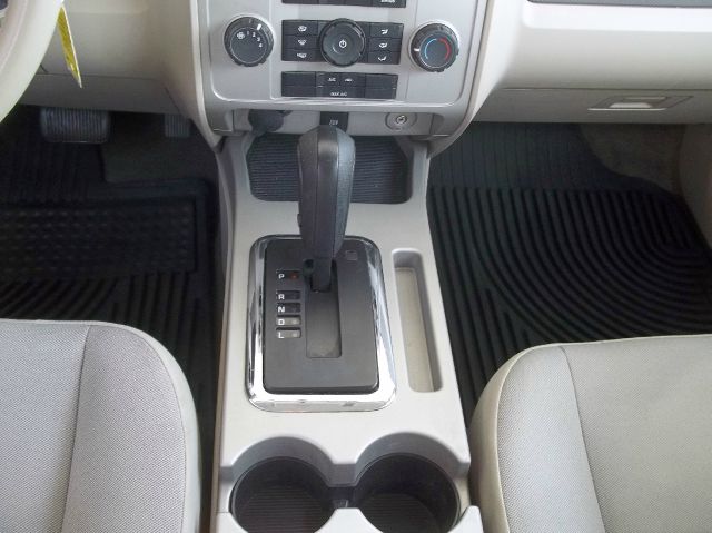 Ford Escape 2011 photo 13