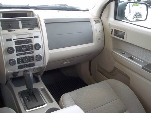 Ford Escape 2011 photo 17