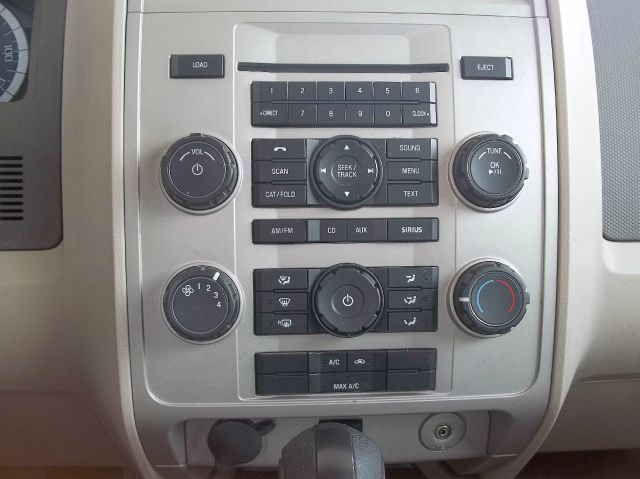 Ford Escape 2011 photo 2