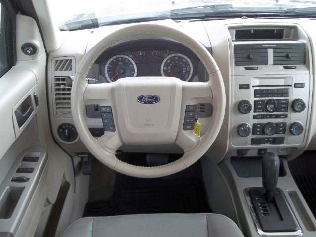 Ford Escape 2011 photo 3