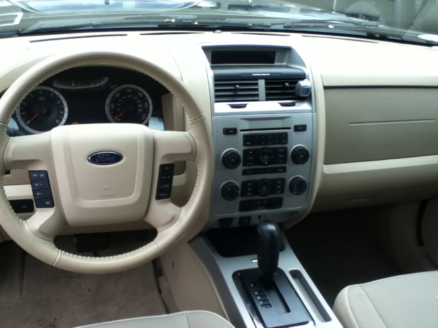 Ford Escape 2011 photo 2